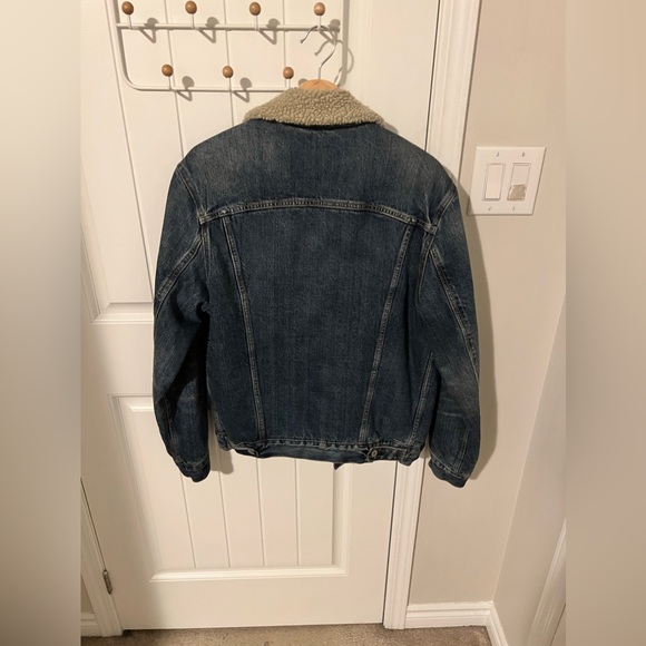 Vintage Levi’s Sherpa Trucker Jacket | Size: Medium | Colour: Washed Blue - Picture 4 of 4